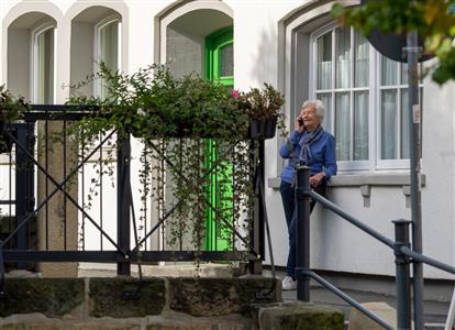 Mutti telefoniert mit Doriane